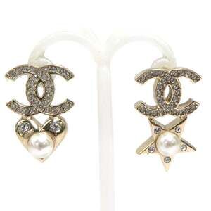 CHANEL Gold Pearl Earrings